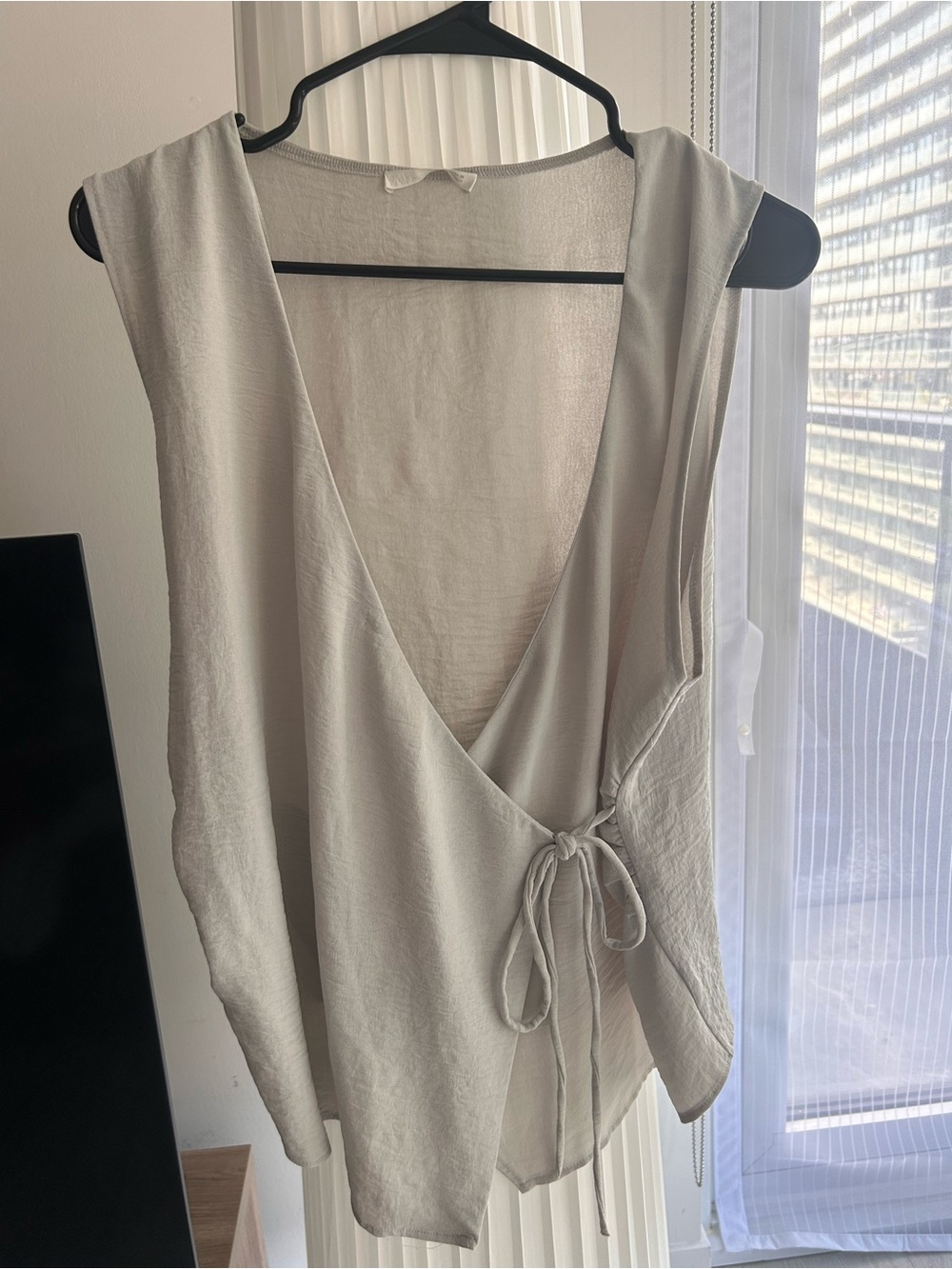 Lightweight Grey Tie-Waist Women's Top & Pant Set